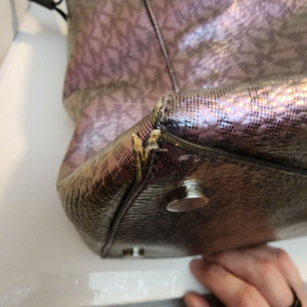 MICHAEL KORS VOYAGER TOTE HANDBAG-IRIDESCENT METALLIC HOLOGRAPHIC - Picture 9 of 16